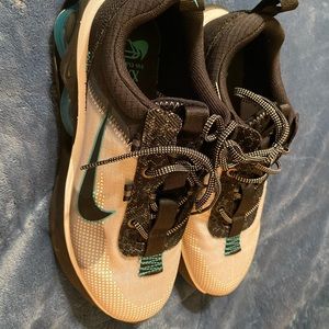 Womens Nike air max in big kids size but a womens 7.5